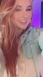 evy_orange1 Public Pic