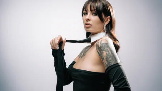 AlexandraBloom Dark Elegance Pic 8