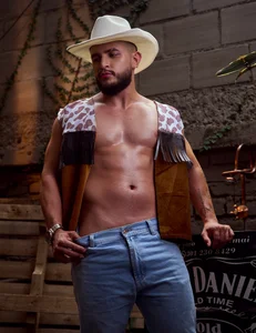 Salvatore_moretti 𝘺𝘰𝘶𝘳 𝘧𝘭𝘪𝘳𝘵𝘺 𝘤𝘰𝘸𝘣𝘰𝘺 Gambar