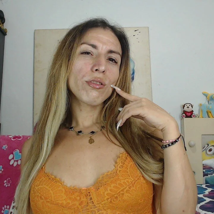 aleera_starxx982 Trendaava kuva 5050