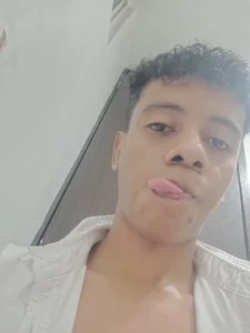 raphaeldrap12s Holaa sexfoto 1