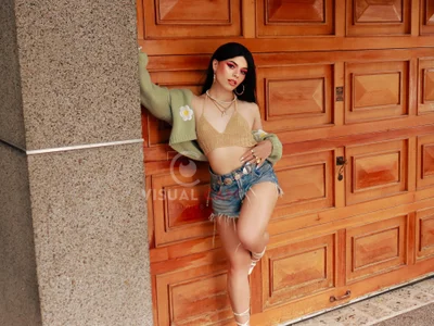 miss_thang_ Shinning in the streets Pic 7