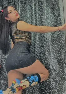 young-mature Public Pic 9