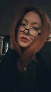 GoddamnSheSoHot Public Kuva