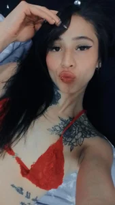 Slut_Brown Public Foto 6