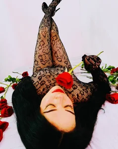 HotSummer8 Body Of Love And Roses! Bilde