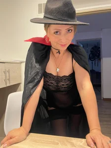 Giovanela_rose 🖤 ​​Dark, flirty and dangerously irresistible Pic 5