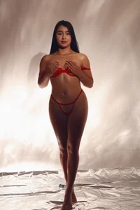 emiily_s red sexy.. Pic 4