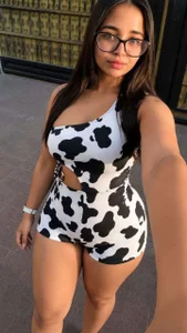 Busty_Bee Public Gambar 2