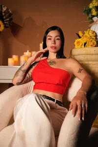 nathassa_grant Valentine’s Day, and I think I can be the love of your life 🌻 টি ছবি