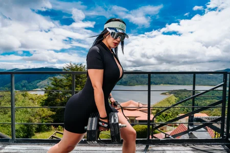 Fit & Flirty 😘🏋️‍♀️ de IvannaAnggel  3 Imagens