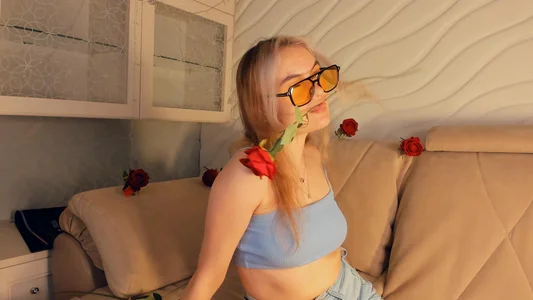 BeatrixEsser Roses are red Pic 3