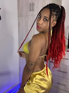 Nala_j8 NALA IN YELLOW😈💛 Foto 2