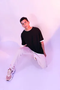 Noah_Greenhartt 💣 Relax… I’m in control. Pic