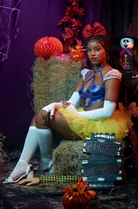 malu_horny_69のSnow White is alone and lost waiting for you to give her all your love.の 6枚の写真