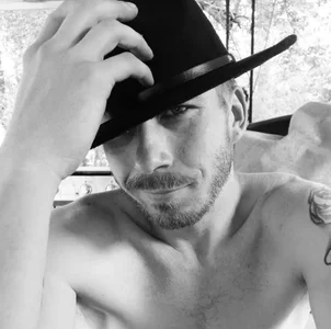 sexykdubx Public Gambar