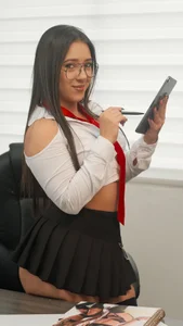 Hilary_Smile_のReady for the private meeting😈の枚の写真