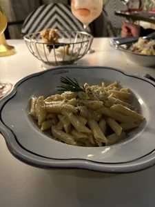 Nora_Vennucci One Date 🤎 Foto 4