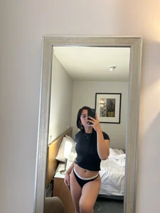 ZoeyJohnson Public Gambar 3