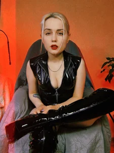 Kneel (we ll find a reason dont worry) od FireGoddessLana  8 snímek