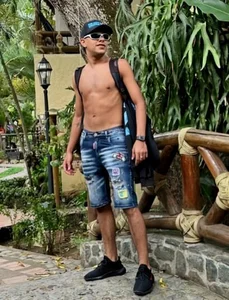 Public de Millan_DarkWood  2 photos