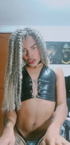 _diamondpamela new look Pic 2