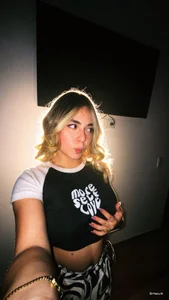 LiaGold_ Public - {count, plural, one {תמונה אחת} two {שתי תמונות} many {# תמונות} other {# תמונות}}
