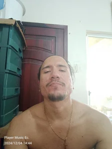 Aquí estamos a la orden de Elaine-Isbel  2 photos