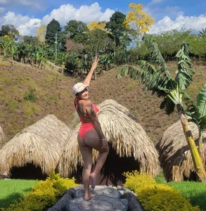 ArianaRosee_Sins of Love Bild 5