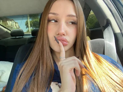 Milena_Awesome Public Pic 8