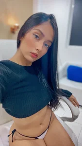 your_khloe alone in my room Pic 2