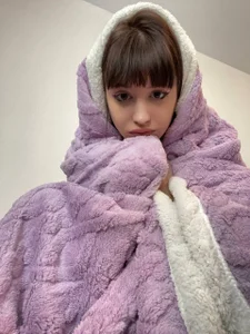 chloe_dreammm imagine me and you on a cold evening under a warm blanket^^ Immagine  5