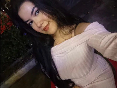 Aleja_Gold Public Pic 3