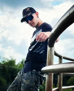 Joeysexx2: Public ( 5 фото)