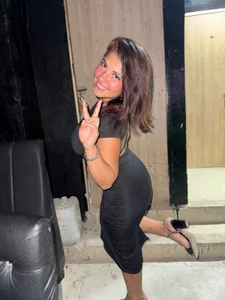 Antonella_Sterling Public Pic 5