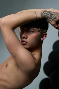 Steev_Novoa Call me Zeus  4টি ছবি