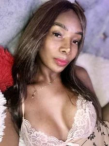 Valeria_Thompson1 You can accompany me….❤️ Pic 3