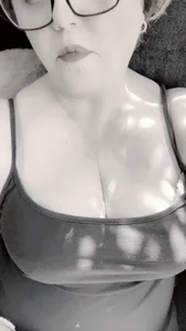 CurvyCrystalRedXX Public Pic 3