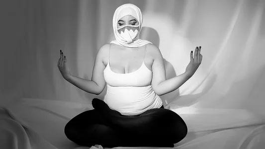 malak_nanyy black & white Pic 9