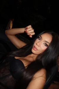 EllaSanz_ Public Pic