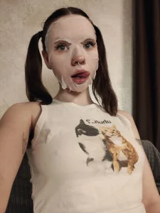 Mila-NaughtyPublic Bild