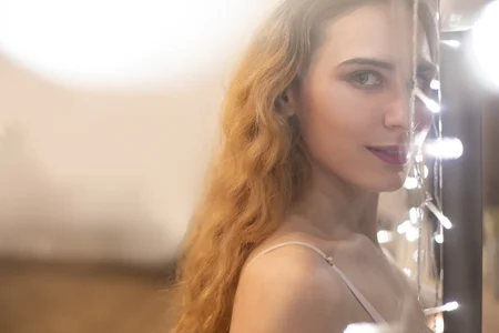 juliamoore1Public图片