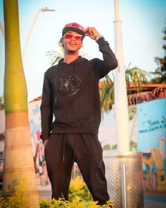 Public de AaronCruz_  2 Imagens