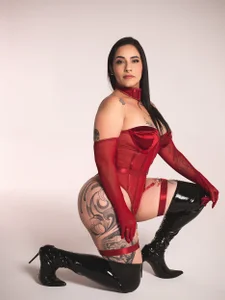 💋 Sweet smile, dangerous curves. de violet_scott_  3 Imagens