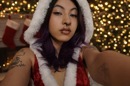 bri_cullen Late Night Santa Pic 5