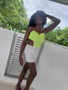 puca_ebonyのPOOL PARTY DAY🛟🌞🕶️🍸🌴の 4枚の写真