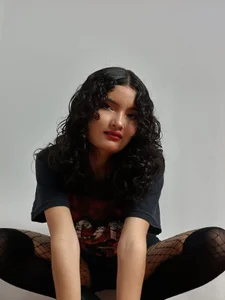 MirandaLawrens_ Public Pic 6