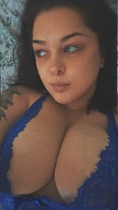 Saucy-Serenity: Public ( 4 фото)