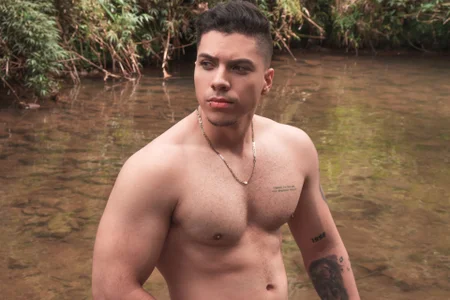 Noah_Swagger_ Woodcutter Pic 2