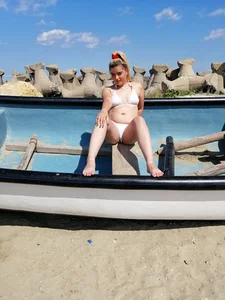 Perfect_Goddess69 on the sea Foto 7